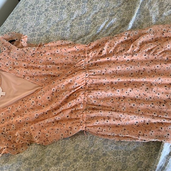 Lauren Conrad CUTE summer wrap peach floral dress - Picture 4 of 5